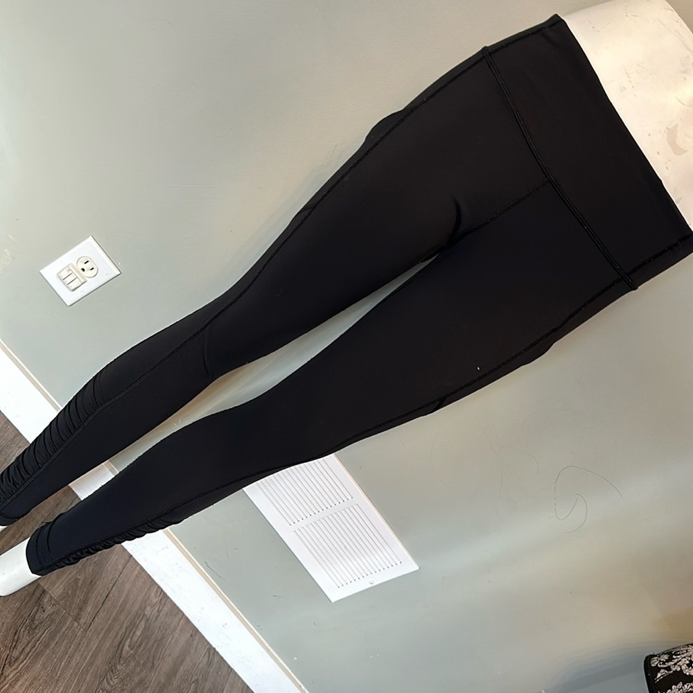 Lululemon size 8 leggings with pocket